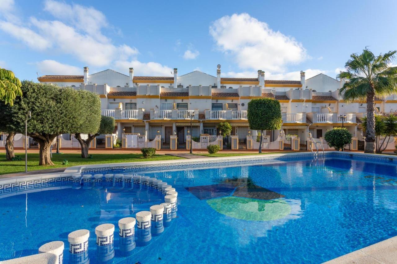 Pool-Side Townhouse In Cabo Roig Villa โอริอุเอลา ภายนอก รูปภาพ