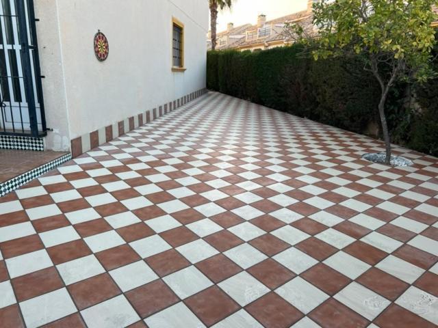 Pool-Side Townhouse In Cabo Roig Villa โอริอุเอลา ภายนอก รูปภาพ